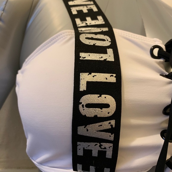 Bikini - Picture 4 of 8